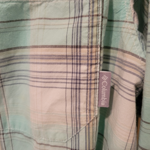 Men's Columbia Long Sleeve Button Down Shirt - Picture 2 of 3